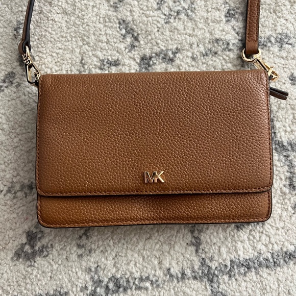Michael Kors Small Crossbody Wallet - Picture 2 of 4